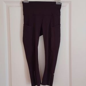 Lululemon 19" cropped leggings in Merlot